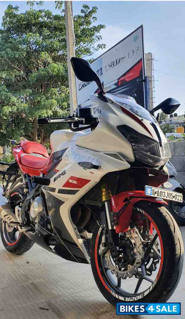 Red White Benelli 302R