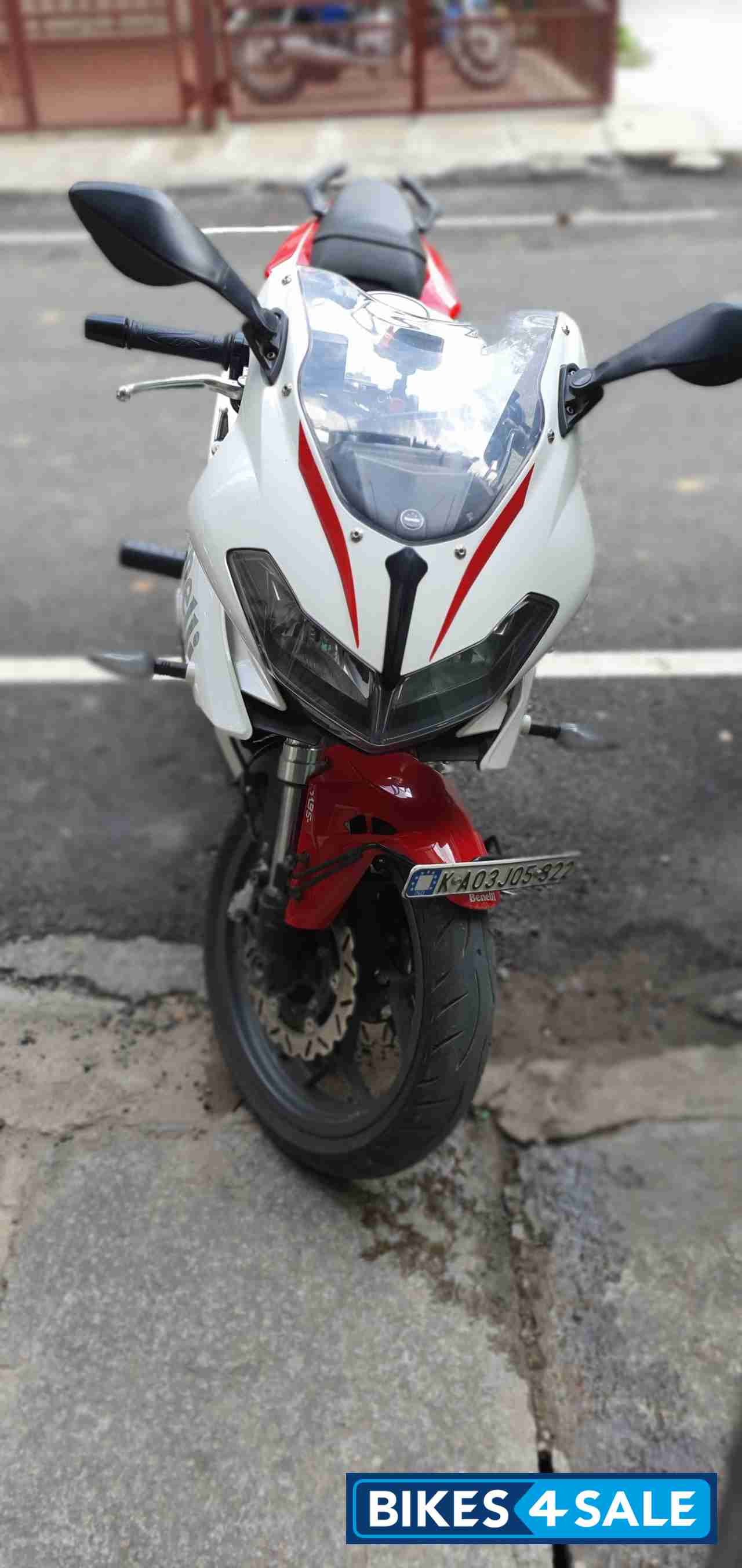 Red White Benelli 302R