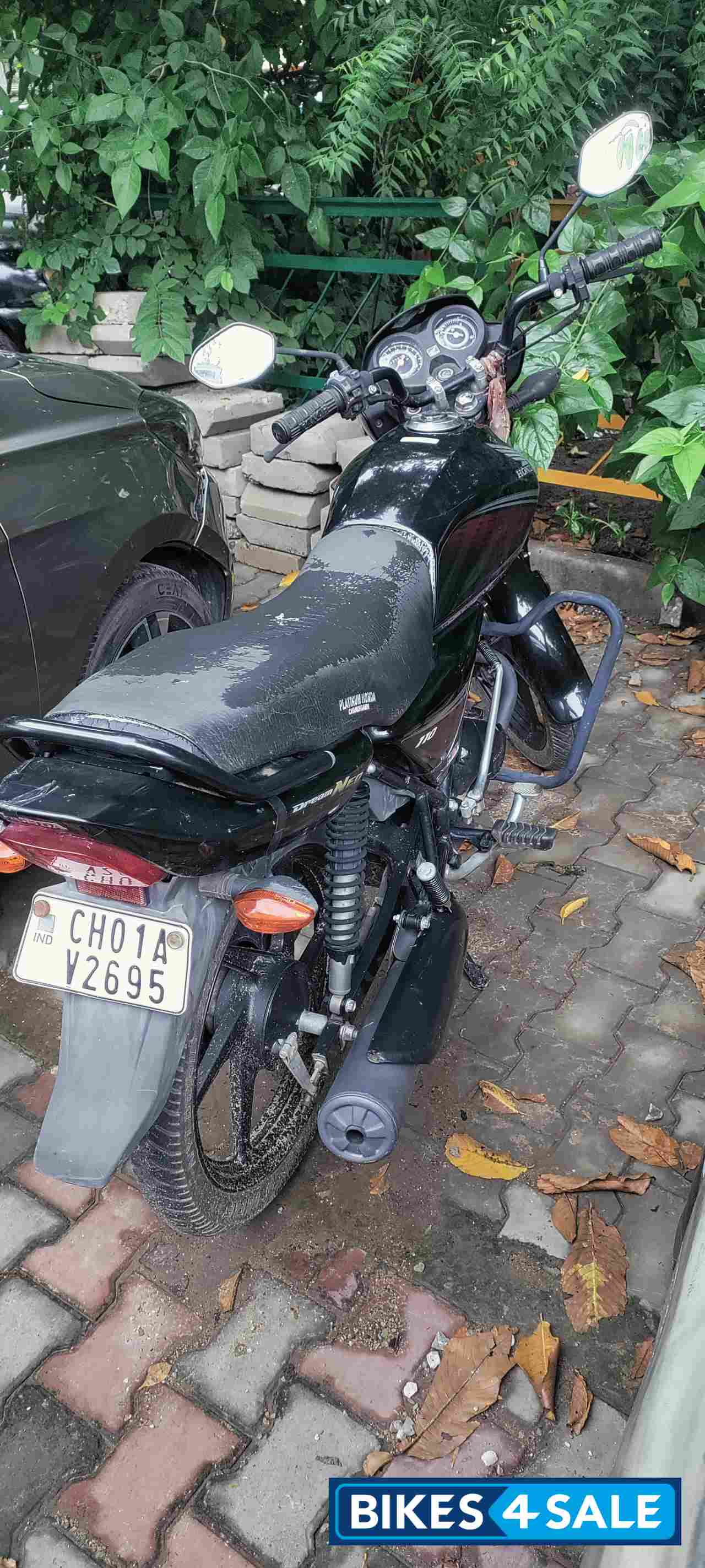 Black Honda Dream Neo