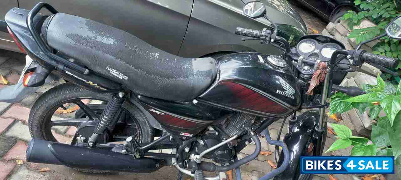 Black Honda Dream Neo