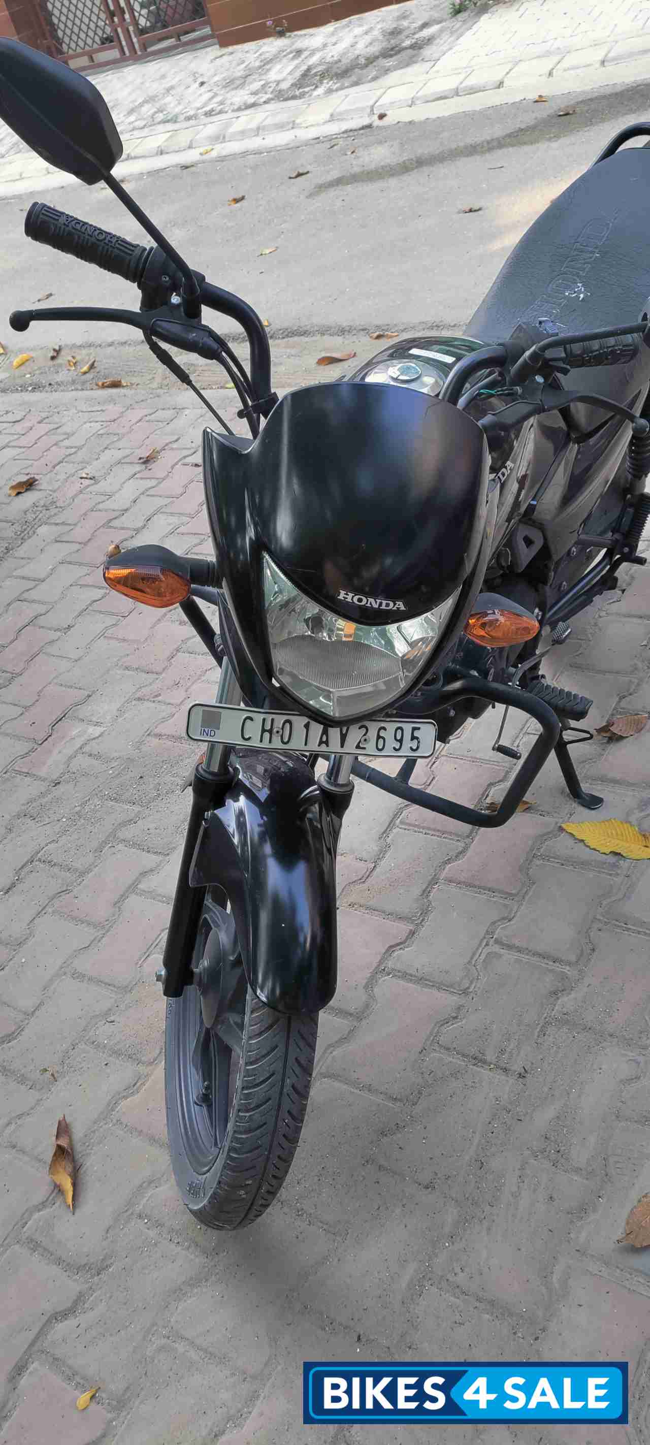 Black Honda Dream Neo