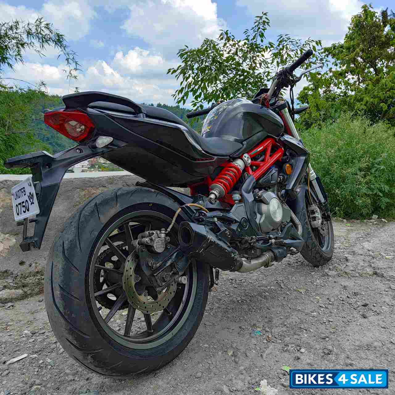 Black Benelli TNT 300
