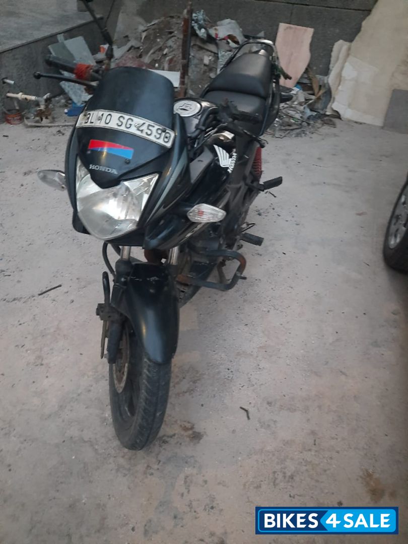 Black Honda CBF Stunner