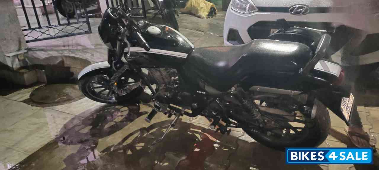 Black Bajaj Avenger Street 160 BS6