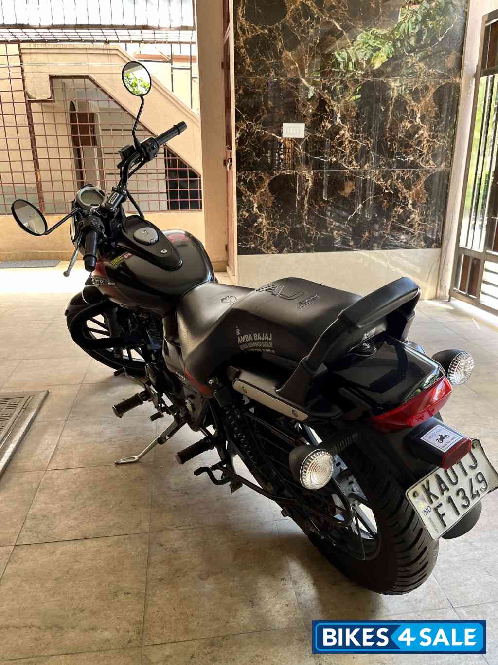 Black Bajaj Avenger Street 220 Black Bajaj Avenger Street 220