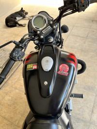Black Bajaj Avenger Street 220