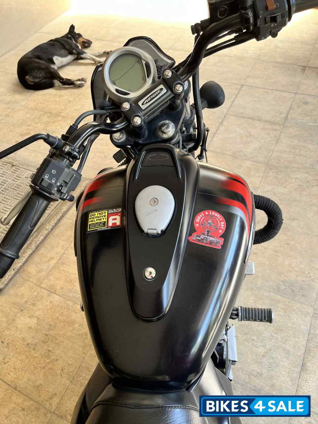 Black Bajaj Avenger Street 220 Black Bajaj Avenger Street 220