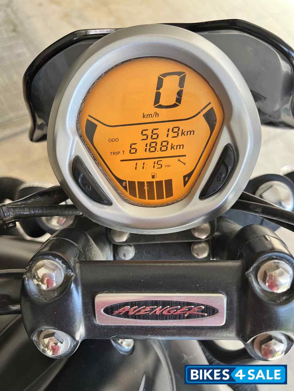 Black Bajaj Avenger Street 220 Black Bajaj Avenger Street 220