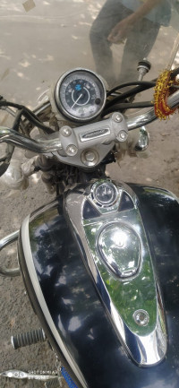 Black Bajaj Avenger Cruise 220