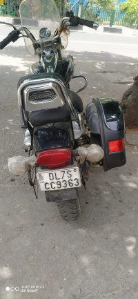 Black Bajaj Avenger Cruise 220