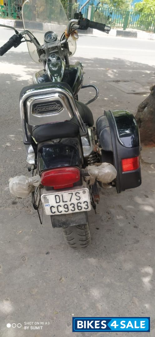 Black Bajaj Avenger Cruise 220