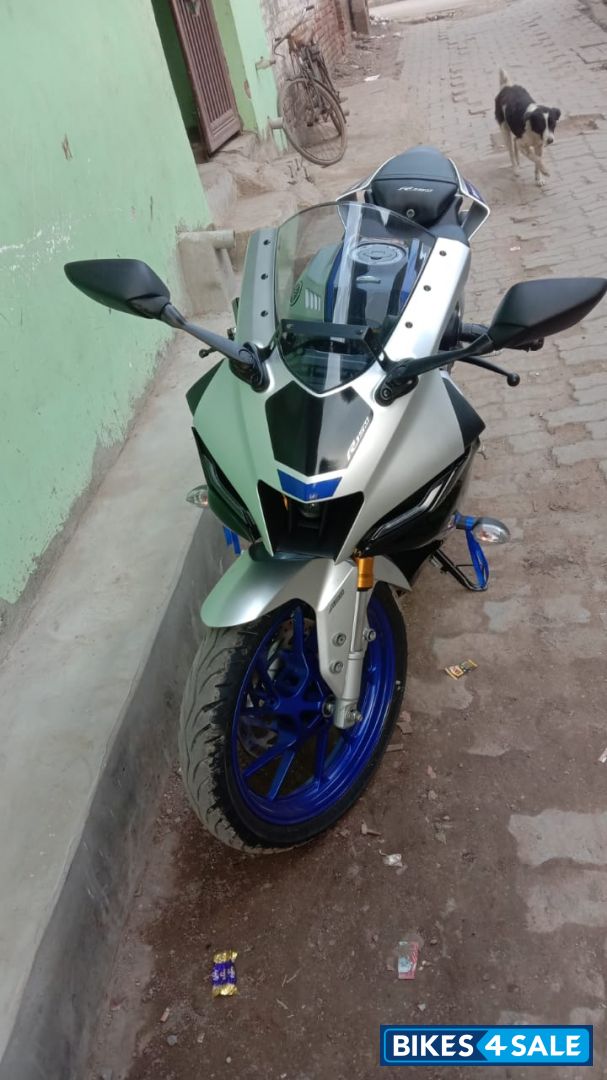 Yamaha R15 V4