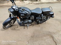 Stealth Black Royal Enfield Classic 500