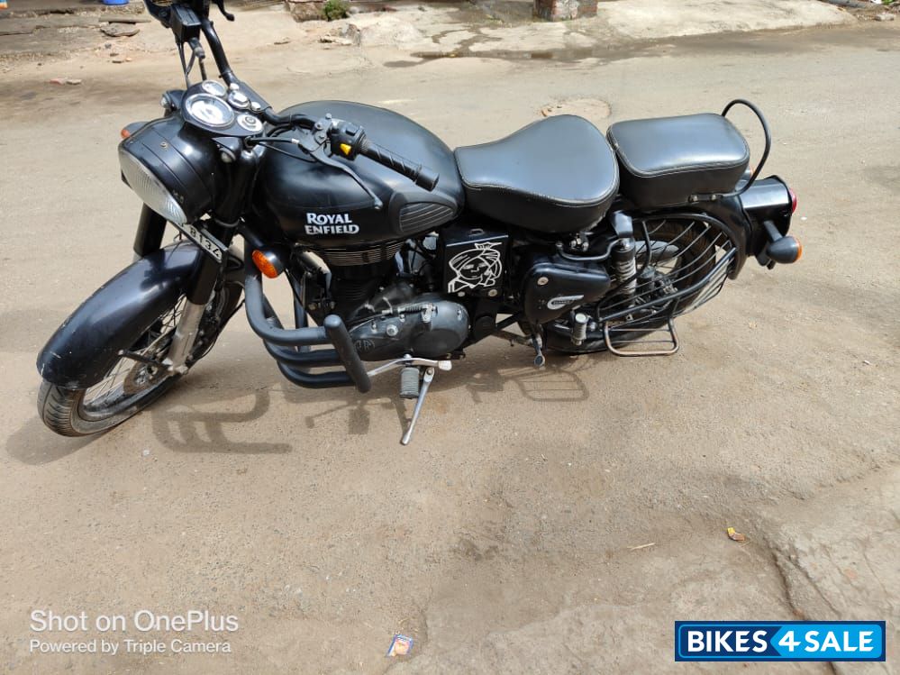 Stealth Black Royal Enfield Classic 500