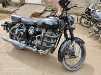 Stealth Black Royal Enfield Classic 500