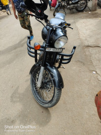 Stealth Black Royal Enfield Classic 500