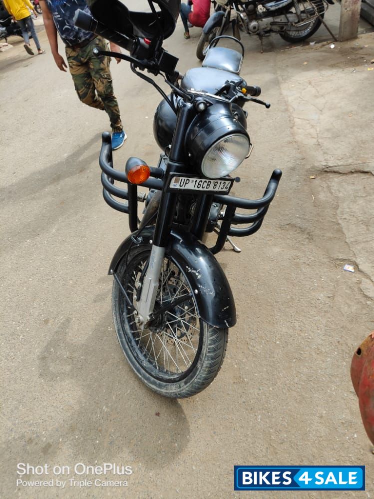 Stealth Black Royal Enfield Classic 500