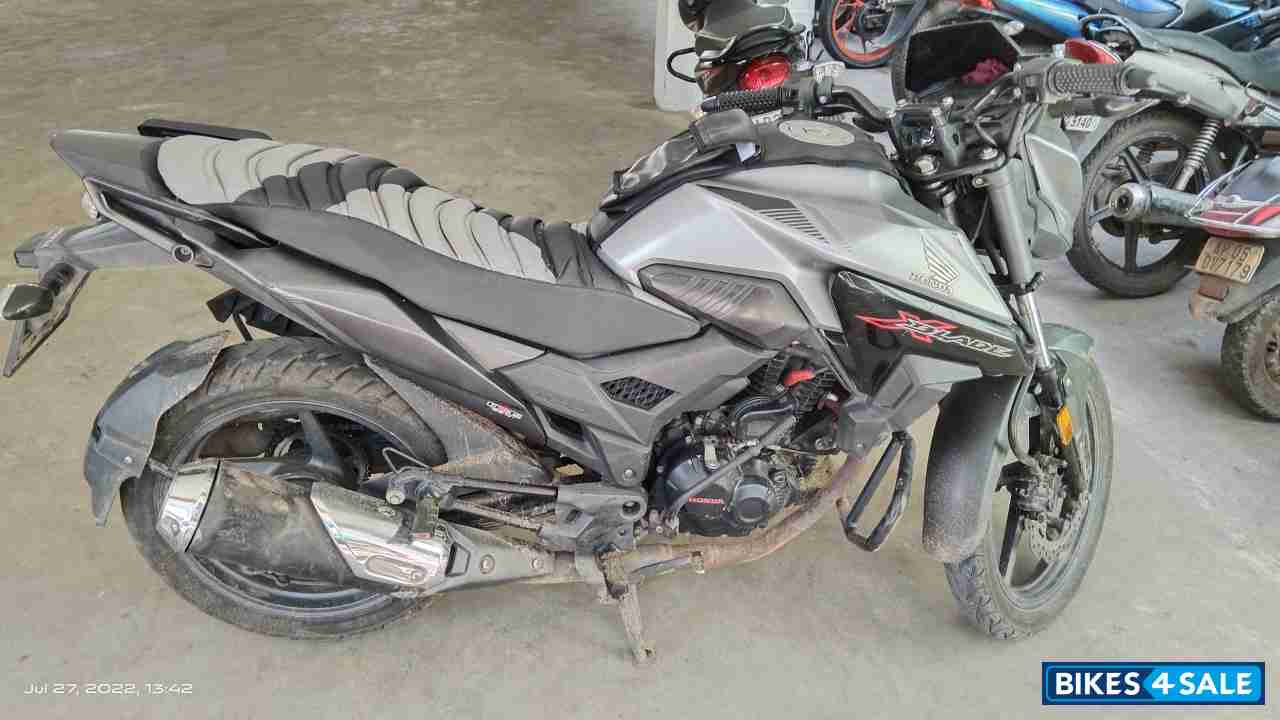 Matt Frozen Silver Honda XBlade