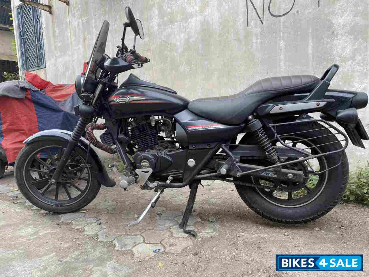 Black Bajaj Avenger Street 220