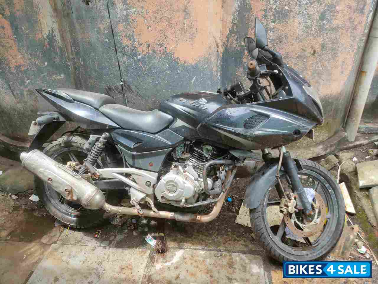 Bajaj Pulsar 220F
