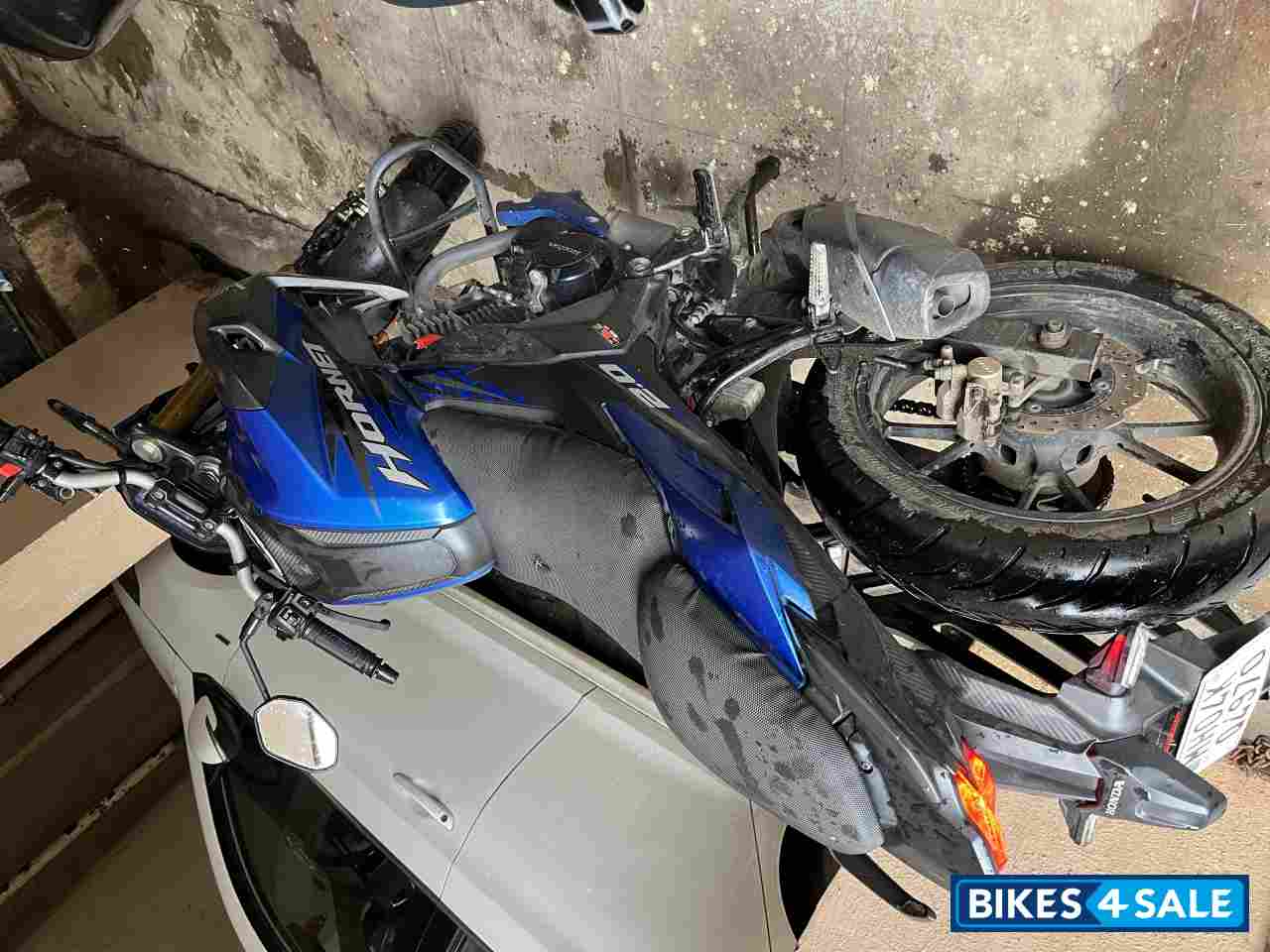 Blue Honda Hornet 2.0