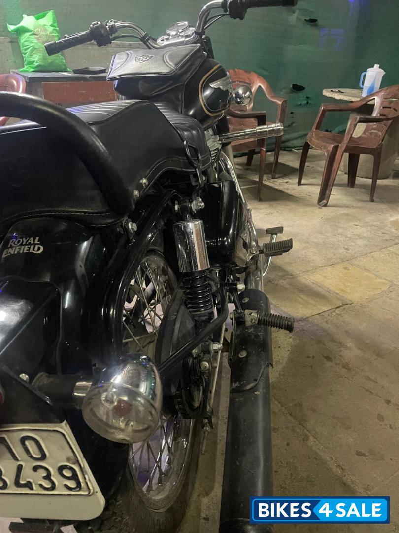 Black Royal Enfield Bullet Standard 350