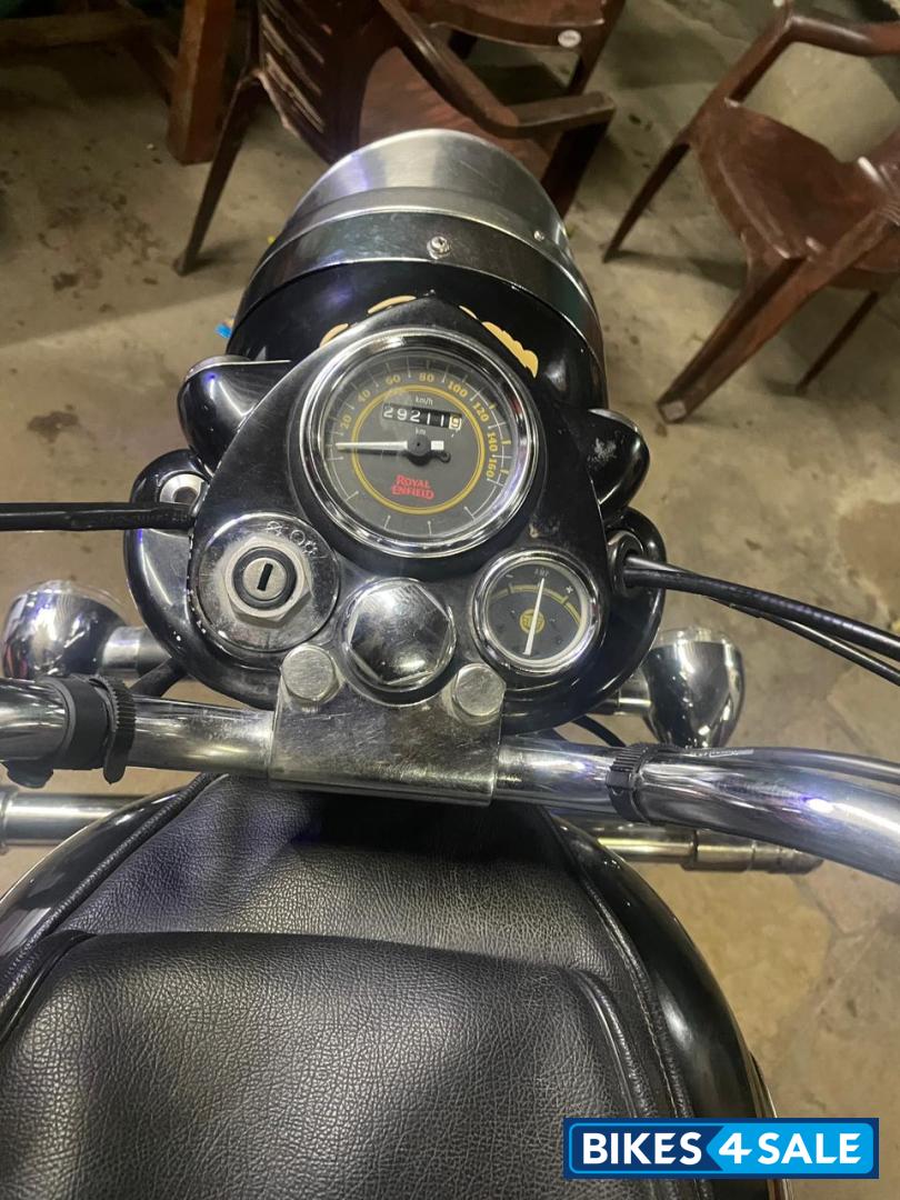 Black Royal Enfield Bullet Standard 350