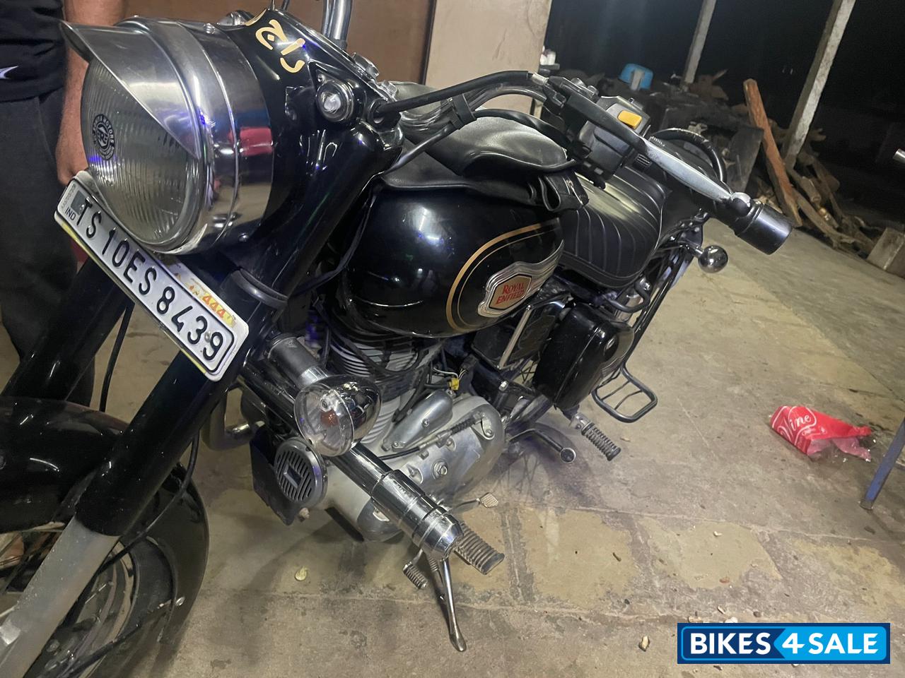 Black Royal Enfield Bullet Standard 350