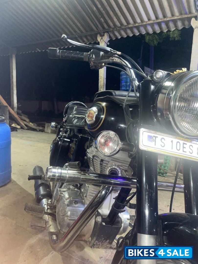 Black Royal Enfield Bullet Standard 350