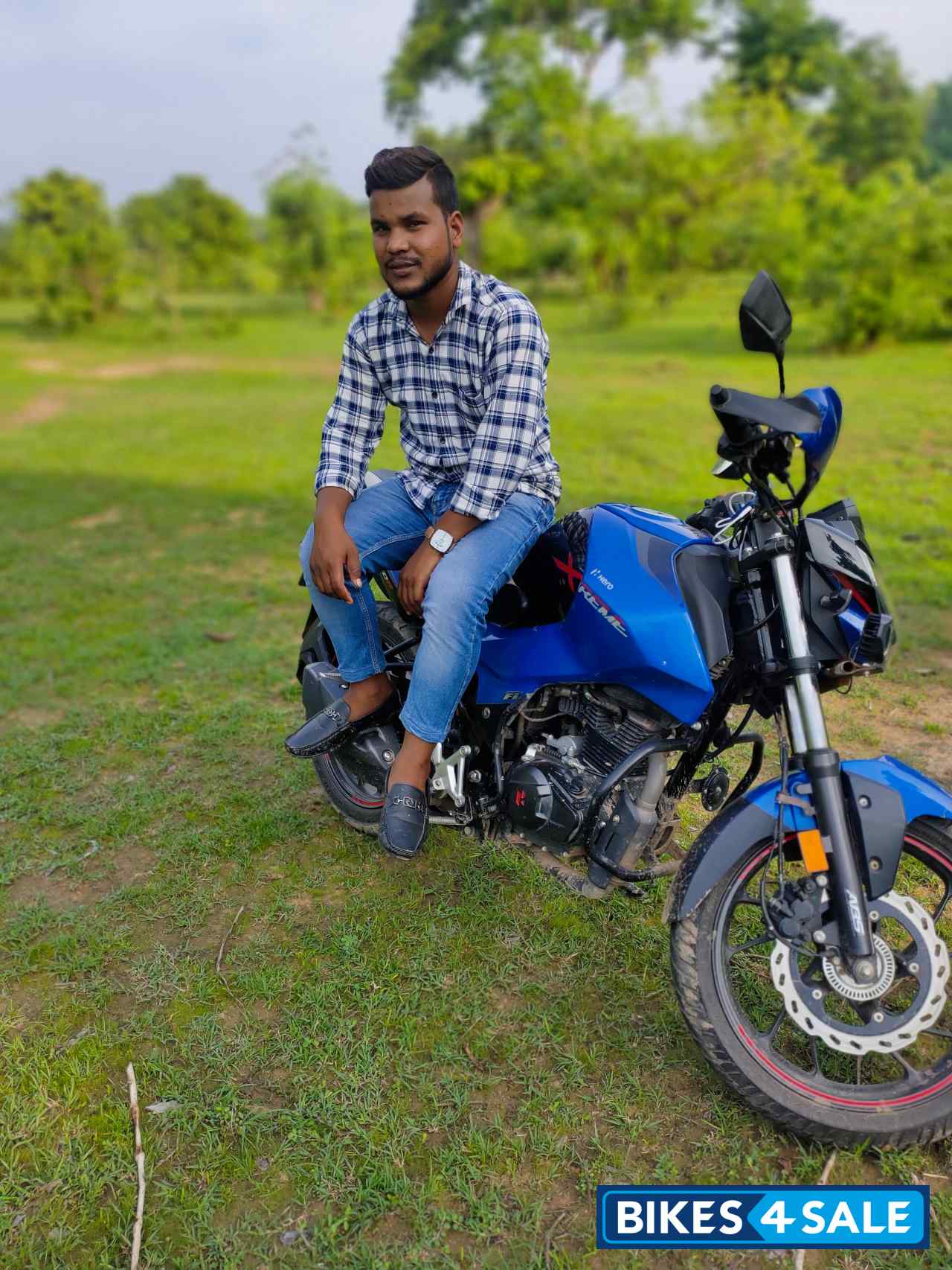 Vibrant Blue Matelic Hero Xtreme 160R