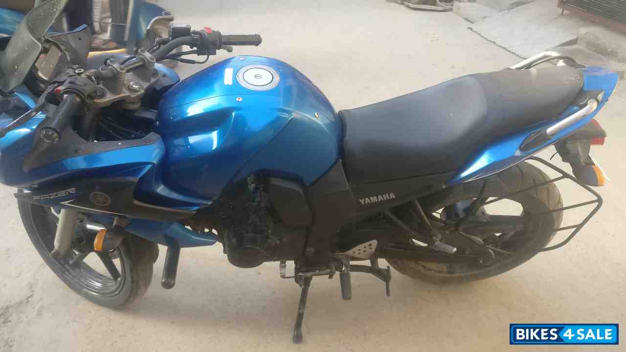 Blue Yamaha Fazer Blue Yamaha Fazer