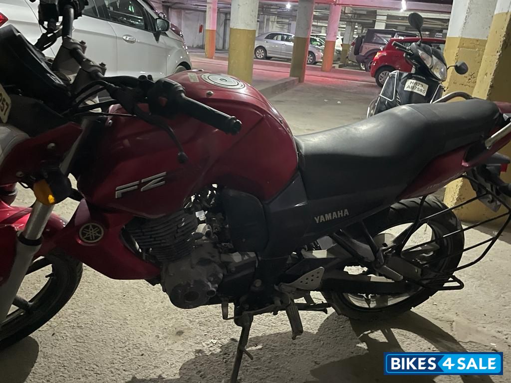 Red Yamaha FZ16