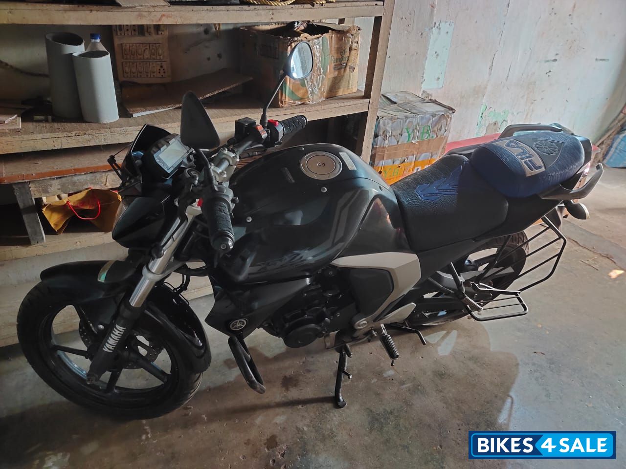 Black Yamaha FZ FI V2