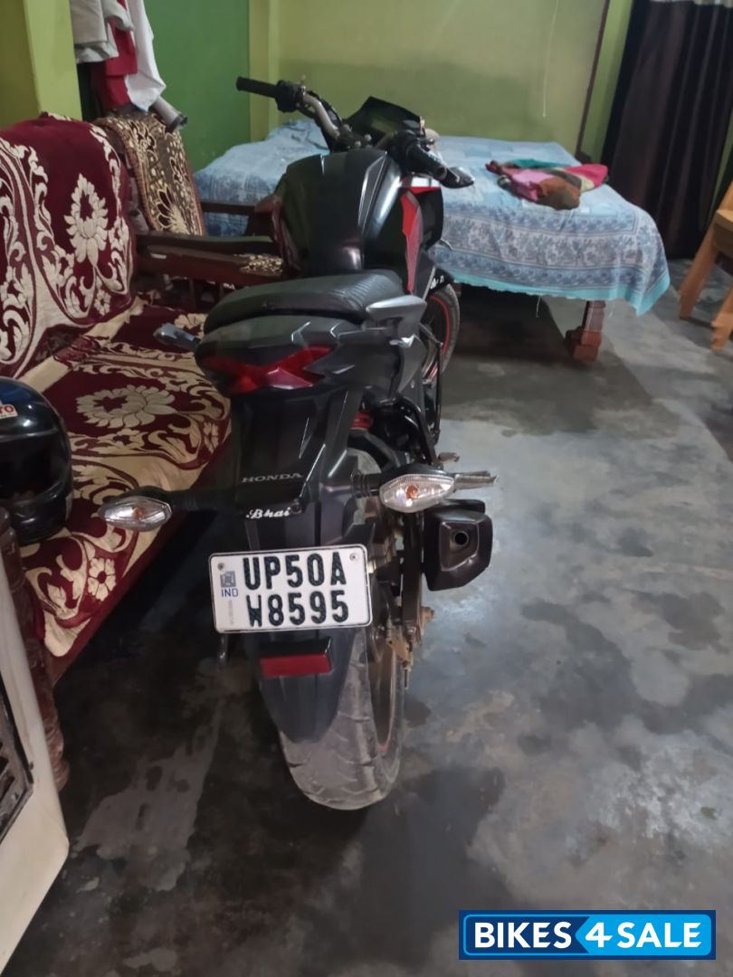 Black Honda CB Hornet 160R ABS