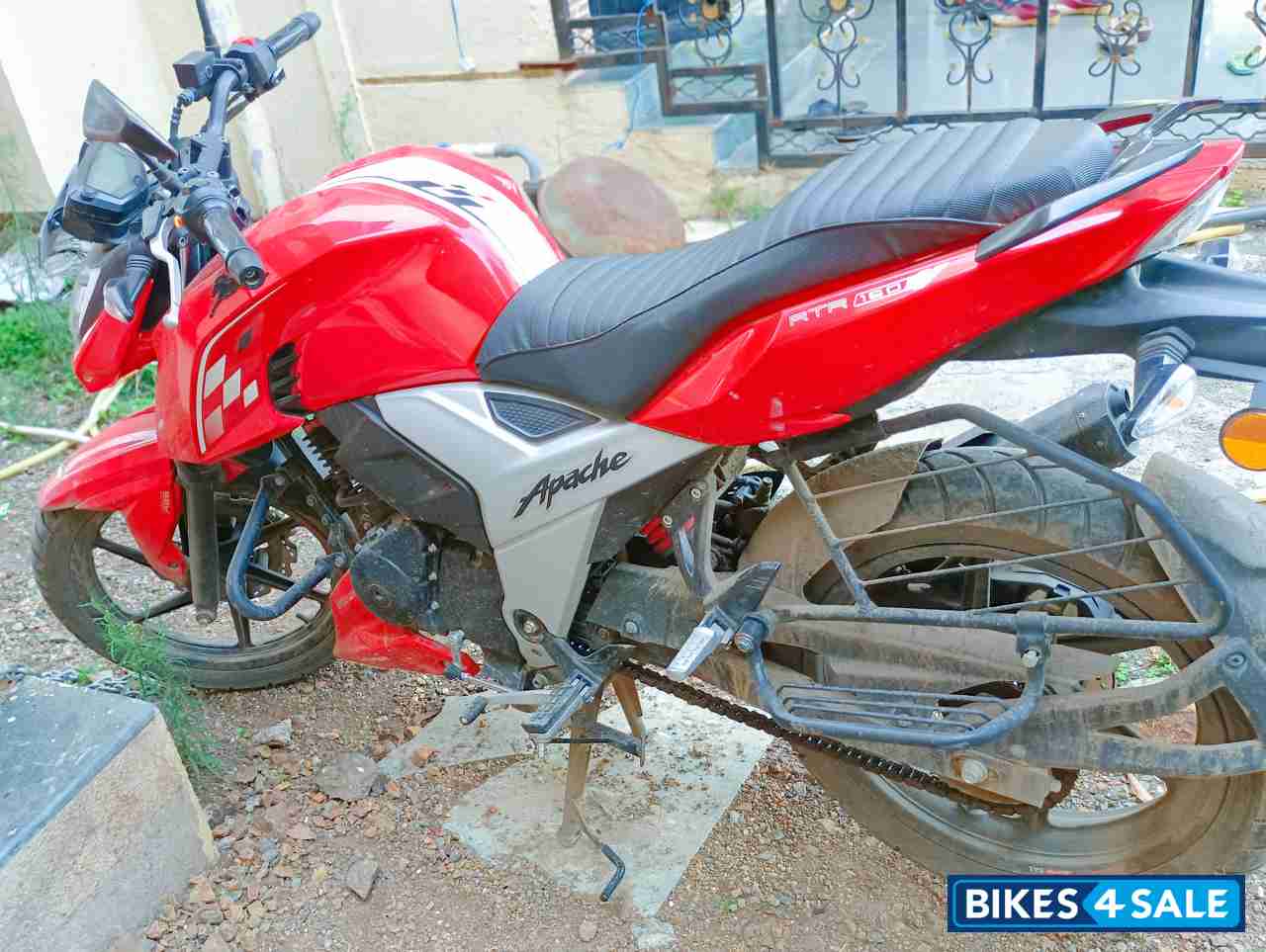 Red TVS Apache RTR 160 4V