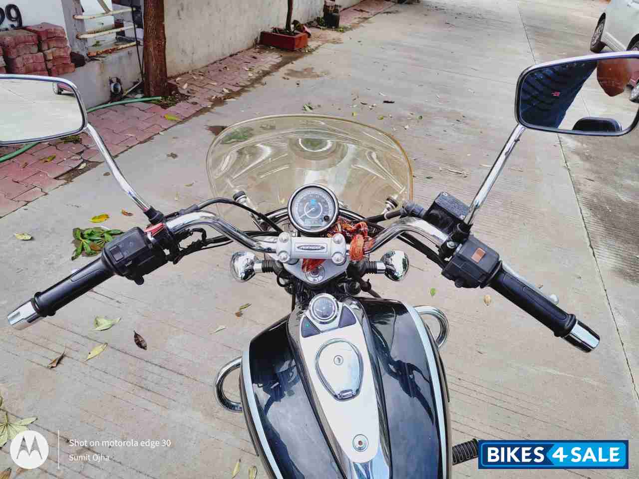 Ebony Black Bajaj Avenger Cruise 220