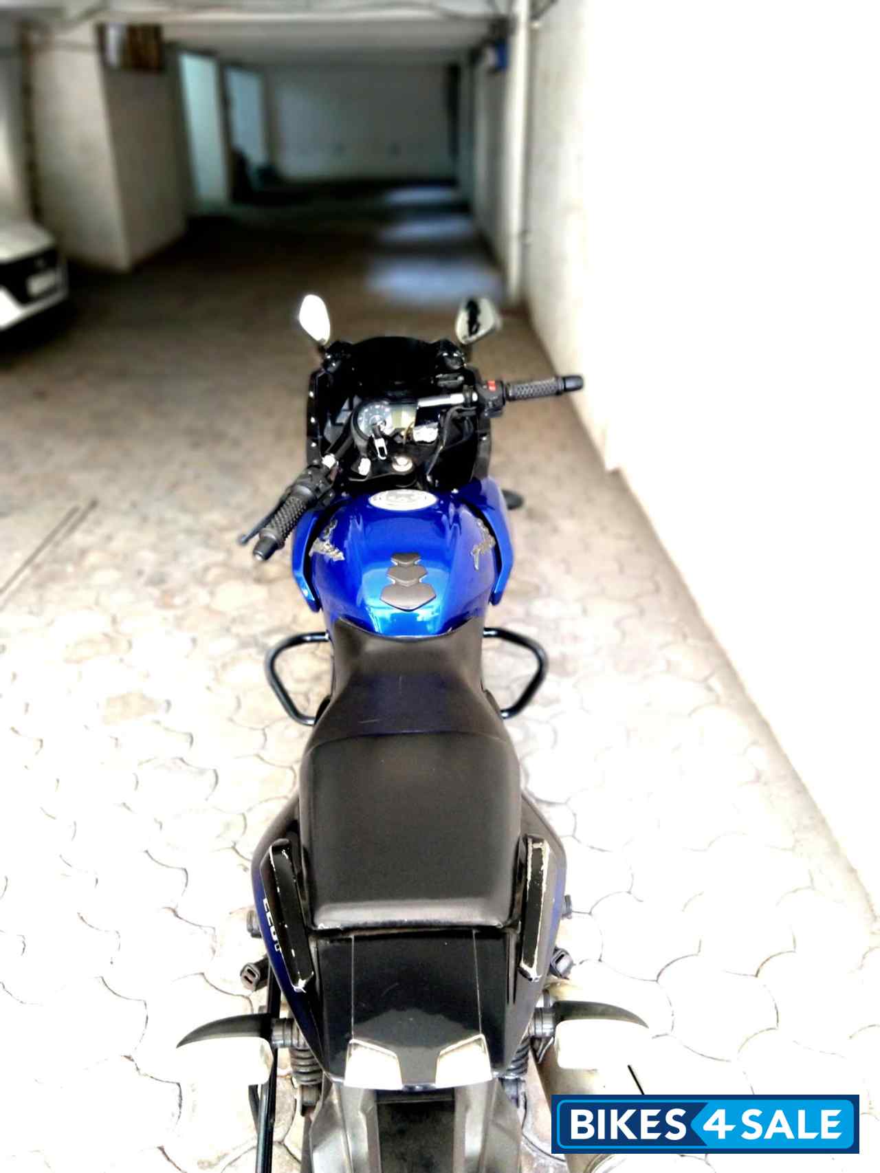 Bajaj Pulsar 220F
