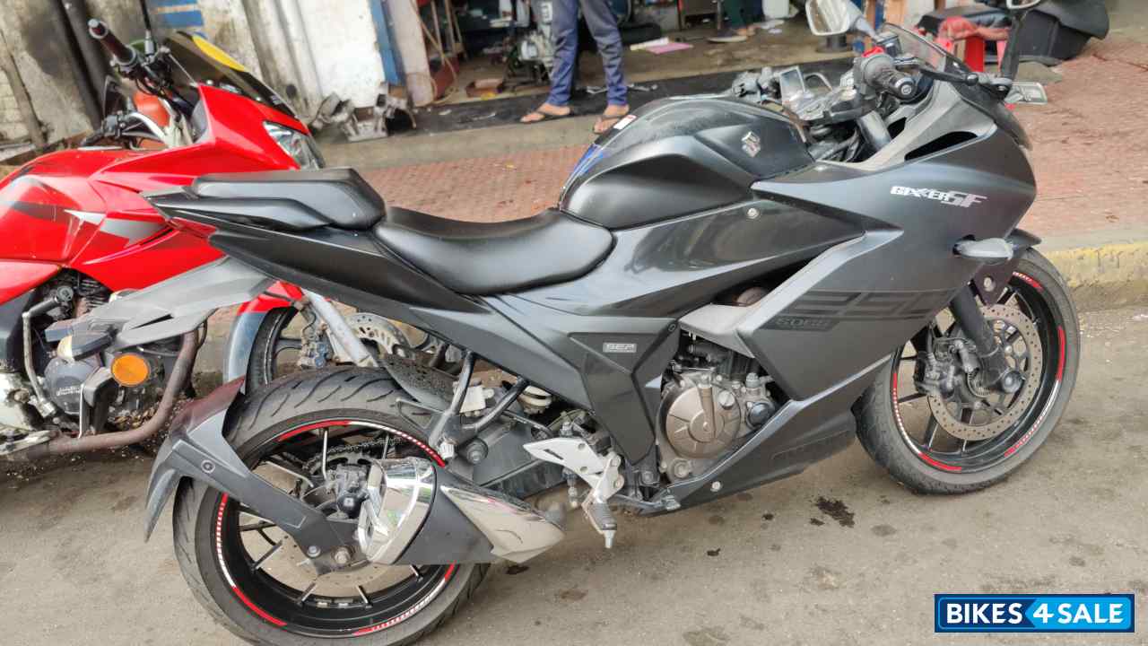Black Suzuki Gixxer SF 250