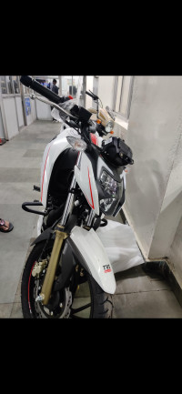 White TVS Apache RTR 200 4V 2020