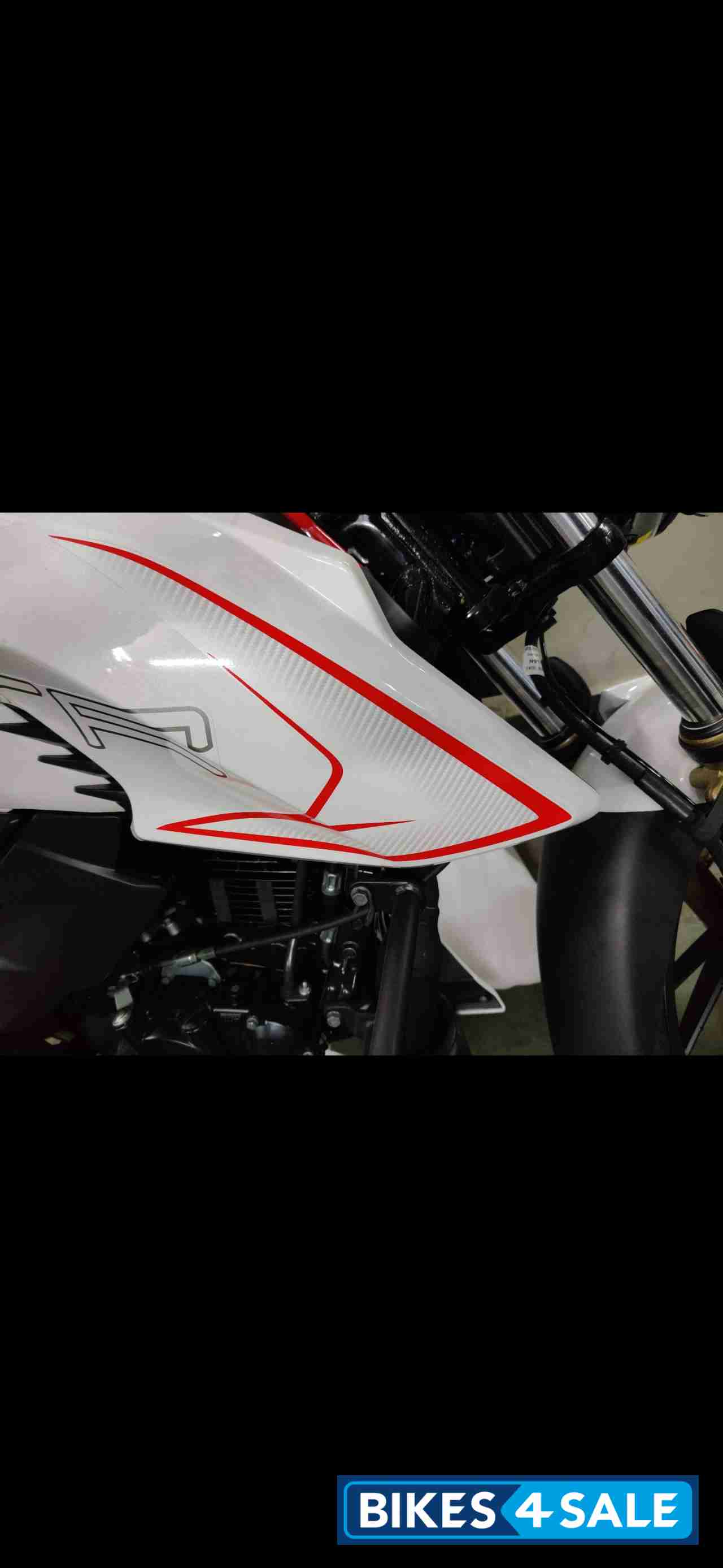 White TVS Apache RTR 200 4V 2020