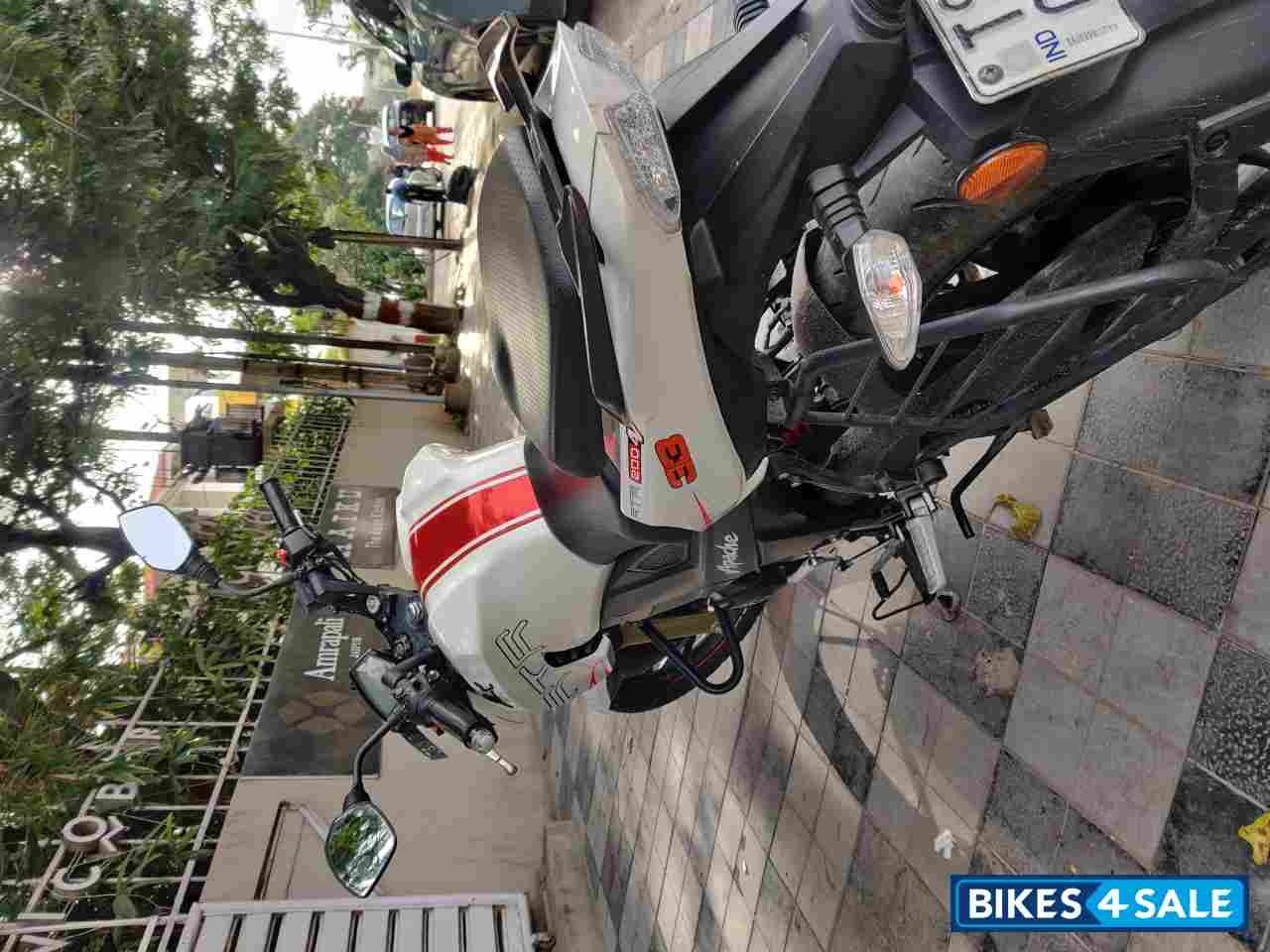 White TVS Apache RTR 200 4V 2020