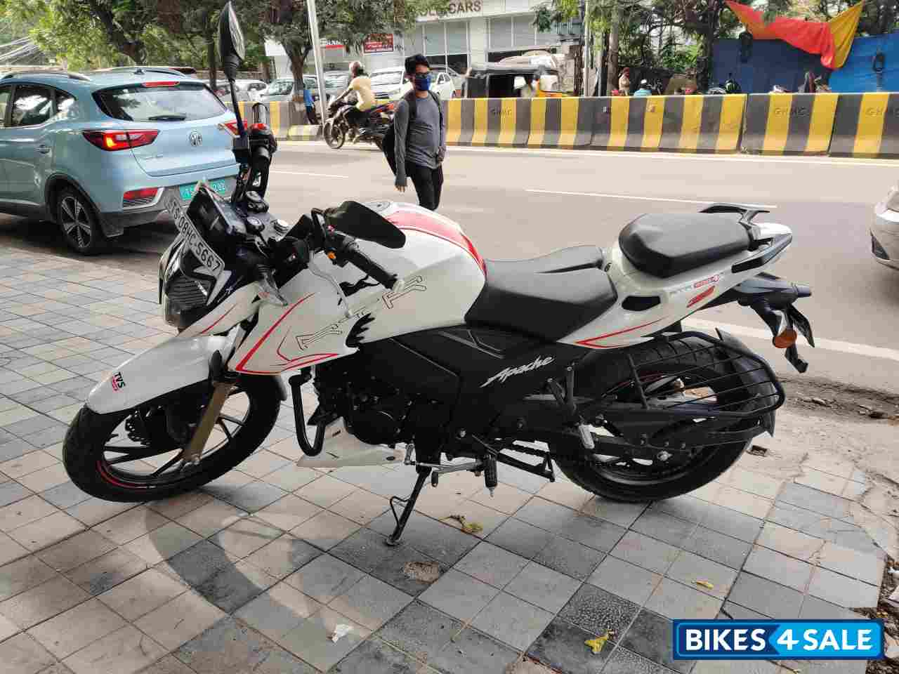 White TVS Apache RTR 200 4V 2020