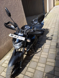 Black Yamaha FZ25
