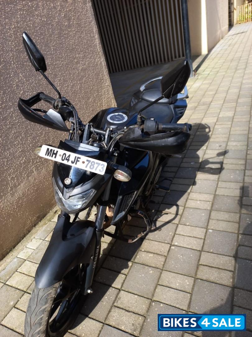Black Yamaha FZ25