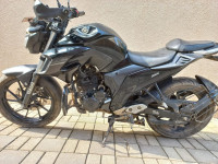 Black Yamaha FZ25