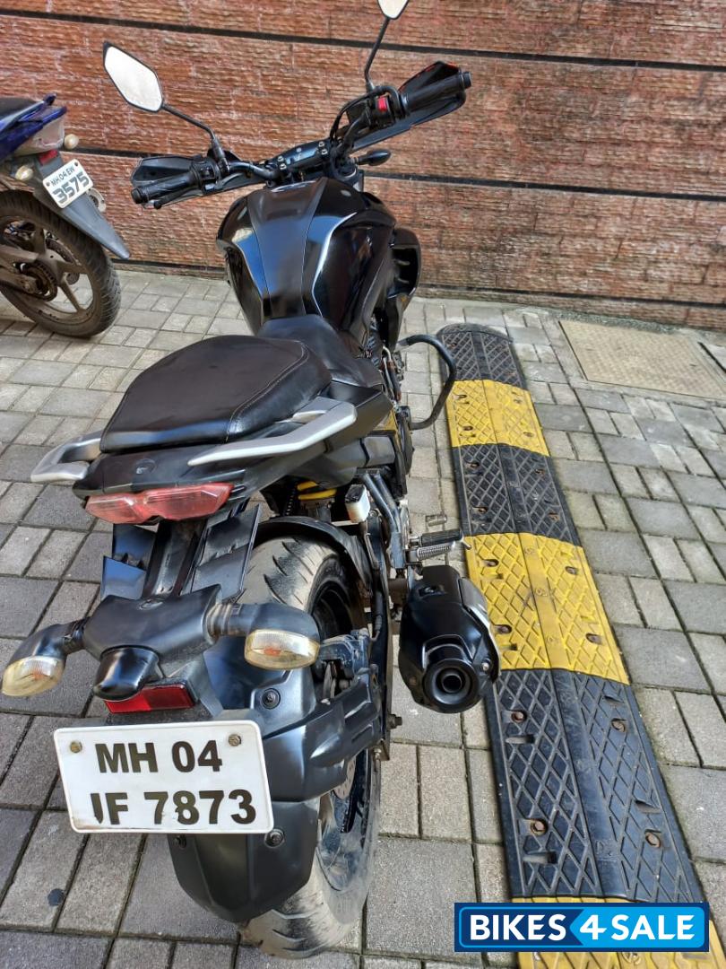 Black Yamaha FZ25
