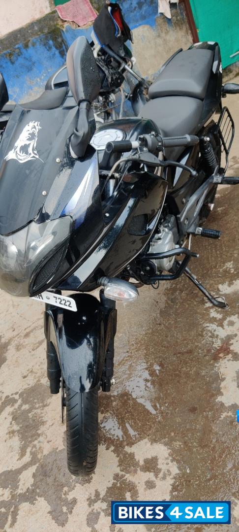 Black Bajaj Pulsar 220F