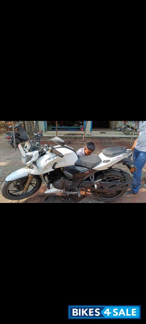 White TVS Apache RTR 200 4V