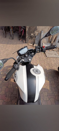 White TVS Apache RTR 200 4V