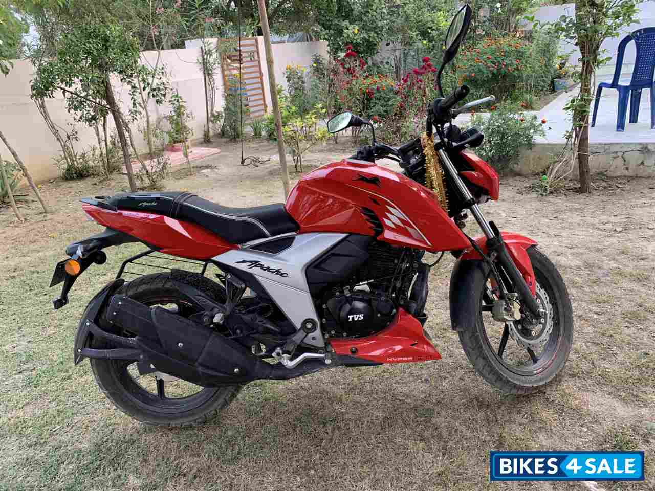 Red TVS Apache RTR 160 4V